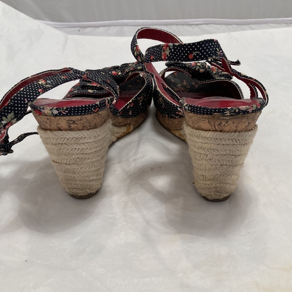 CLIFFS Sandals by White Mountain - Picture 9 of 13